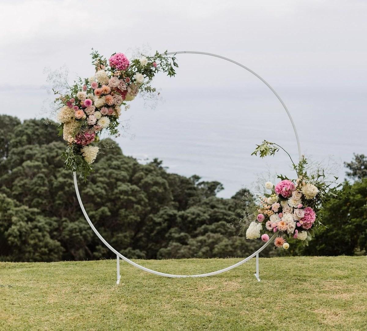 Round arbour for hire